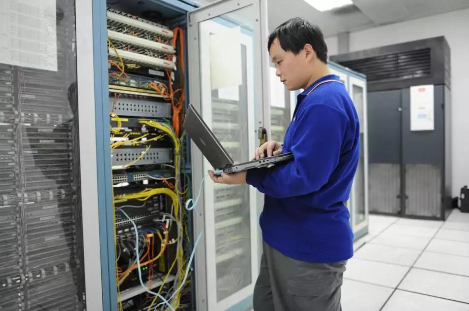 網(wǎng)絡(luò)維護(hù)技術(shù)員齊闖 計算機(jī)系統(tǒng)集成服務(wù)的守護(hù)者